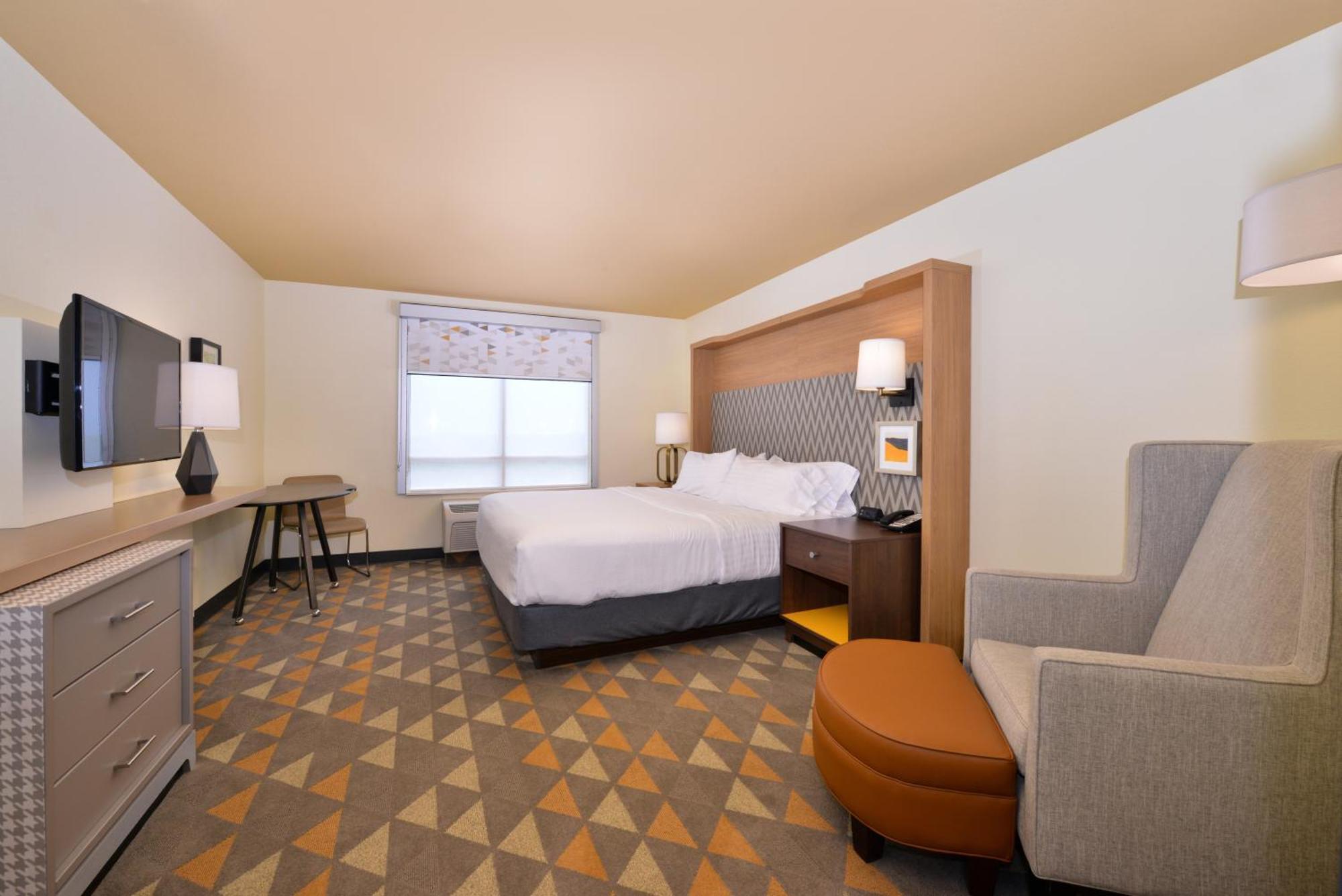 Hotel Kansas Airport By Ihg